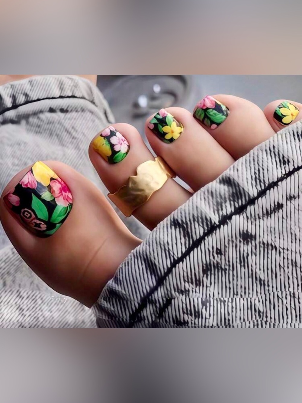 Floral Painted Toe Nail Press-On Nails….New